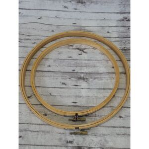 Lot Of 1 Coats And Clark‎  Embroidery Hoops 10"/9"